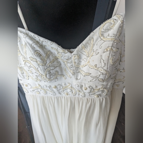 White/Cream-Colored Beaded Silk Dress || Oleg Cassini || Size 6 - Picture 2 of 6